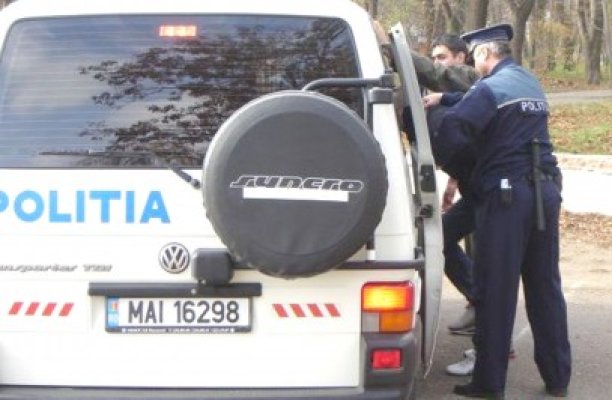 Cârciumar din Mircea Vodă, bătut cu pumnii şi picioarele de clienţi